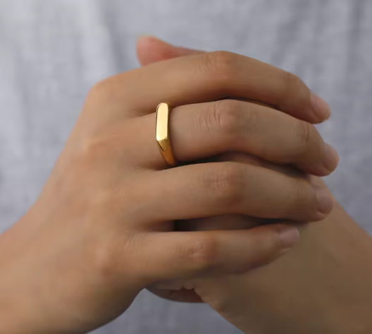 Veloura Aura Minimal Ring