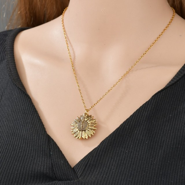 Veloura Sunflower Necklace