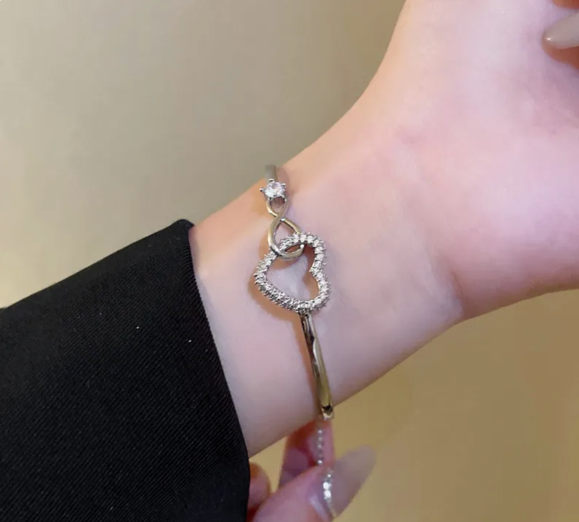 Veloura Heart Link Bracelet